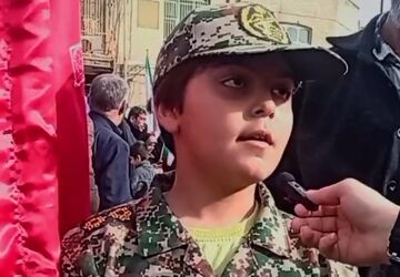 راهپیمایی 22 بهمن پیر و جوان نمی شناسد