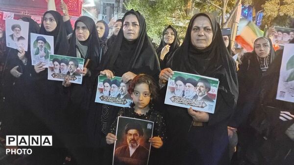 هم‌نوایی فرهنگیان و دانش‌آموزان اهر در سوگواره شبانه رهبر شهید