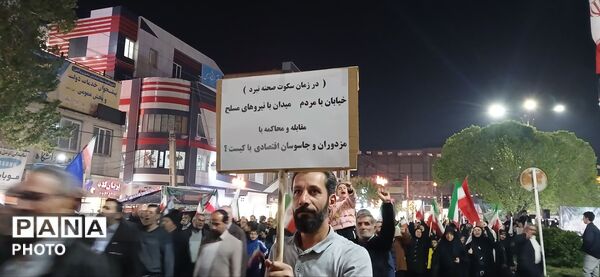 حضور پررنگ مردمان هشتگرد در راهپیمایی هرشب 