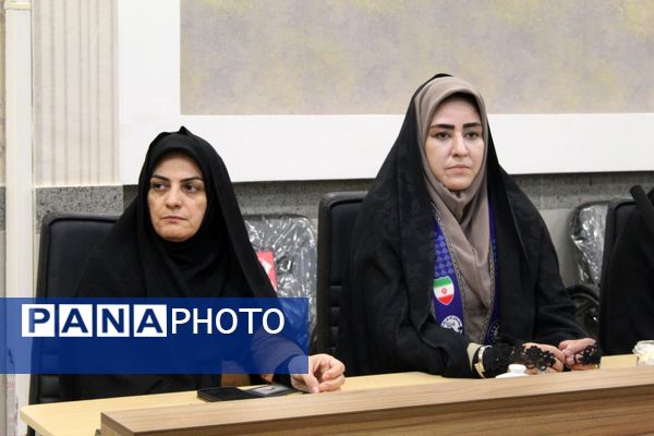 جلسه هم‌اندیشی بانوان اداری نیشابور با مدیر آموزش و پرورش 