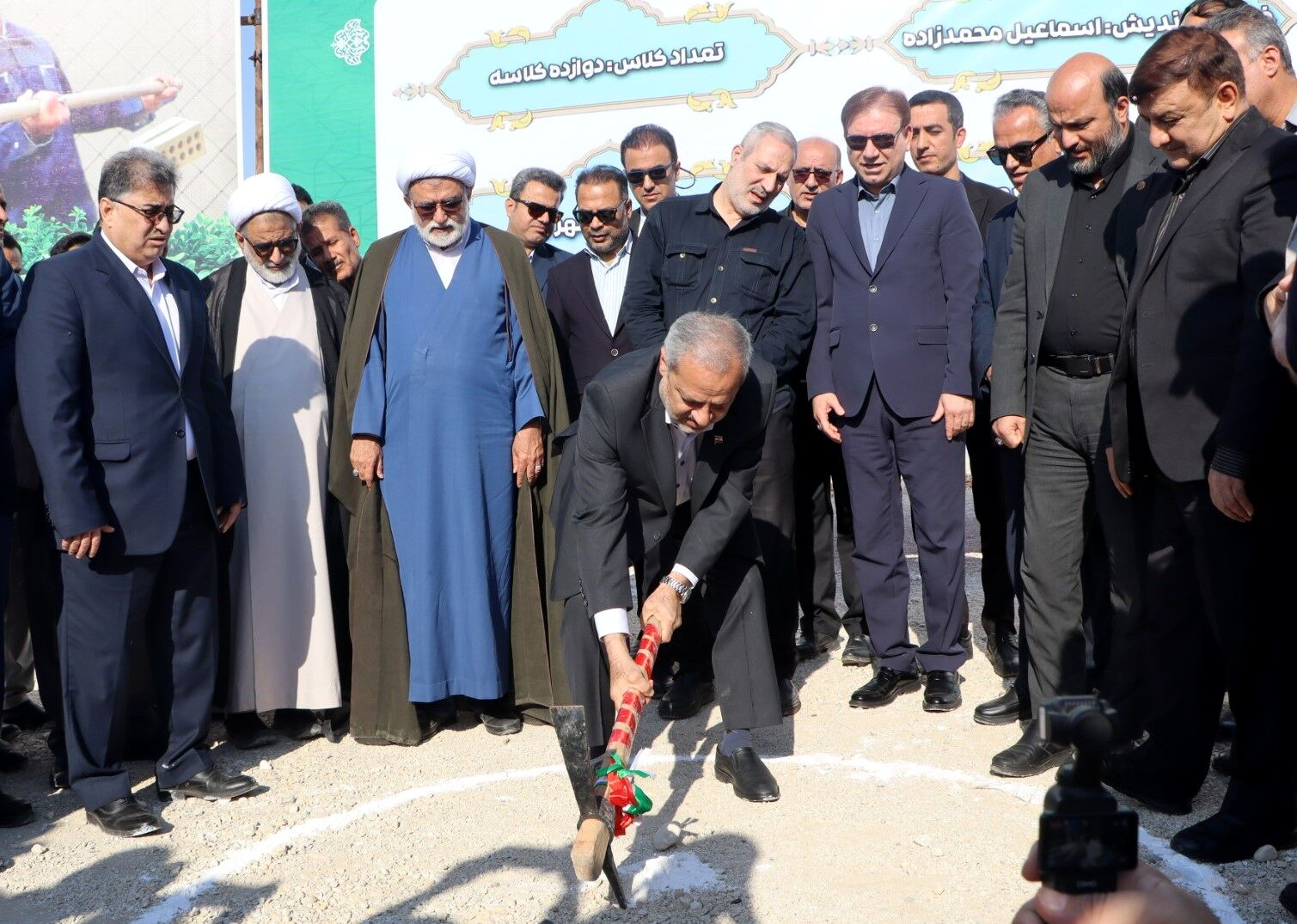 کلنگ ساخت مدرسه ۱۲ کلاسه در شهر بنک به زمین زده شد