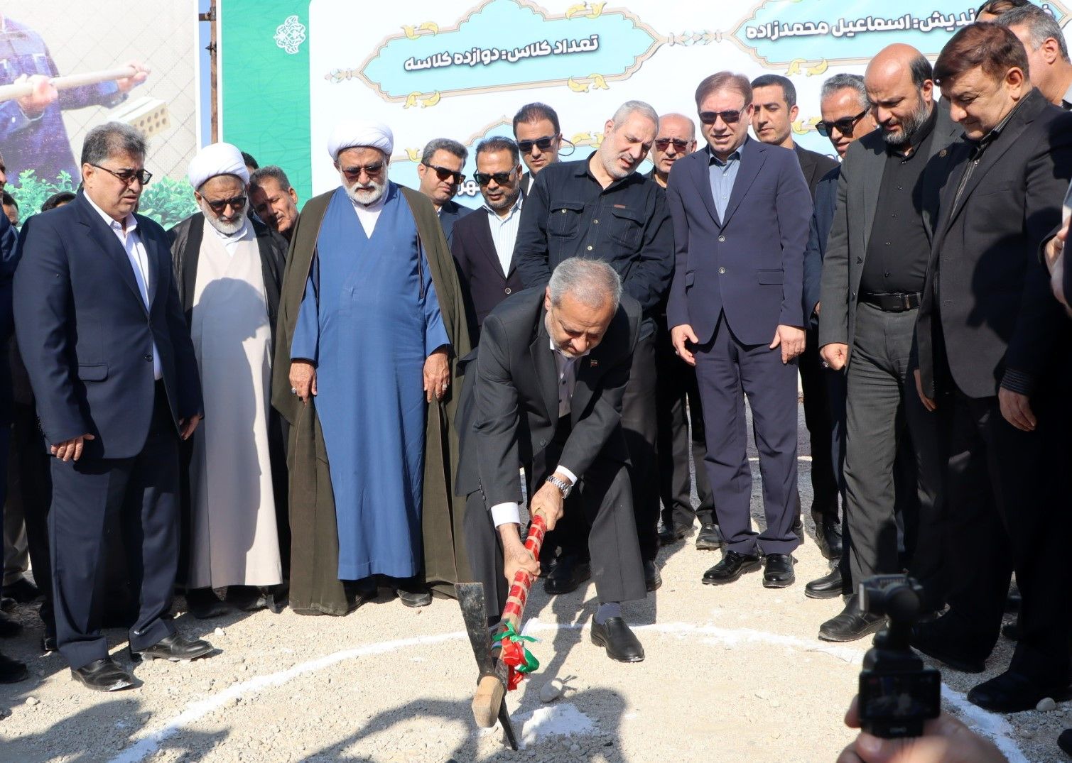 کلنگ ساخت مدرسه ۱۲ کلاسه در شهر بنک به زمین زده شد