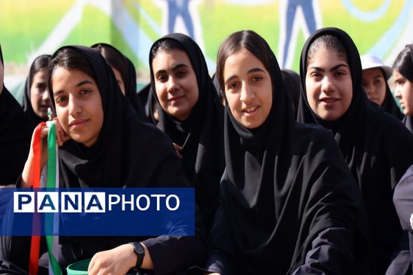 هفته تربیت‌بدنی با شور و انرژی در دبیرستان شاهد مرضیه 