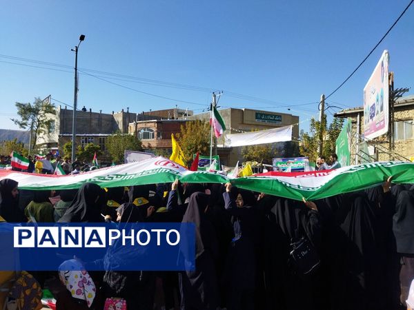 حضور پرشور مردم راز در راهپیمایی یوم‌الله ۱۳ آبان