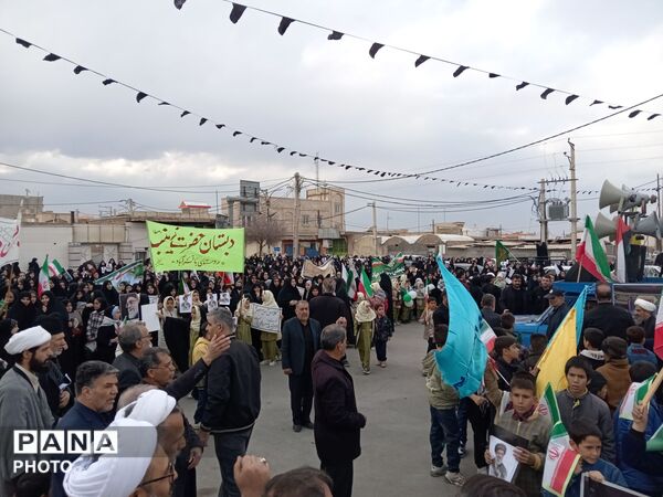 قیام معلمان و دانش‌آموزان شهرستان جعفرآباد برای خونخواهی امام شهید