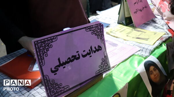 حضور در تجمعات شبانه در میدان شهید امام خامنه‌ای پاکدشت