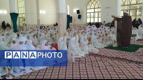 آیین جشن تکلیف دختران دانش‌آموز در جعفریه قم