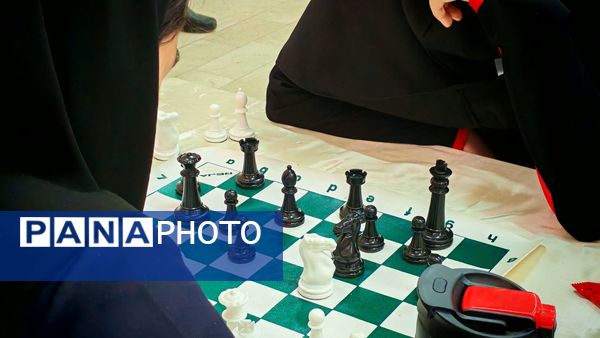 مسابقات ورزشی شطرنج دانش آموزان دوره دوم