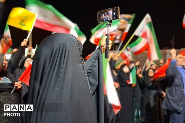 شامگاهی دیگر از حضور گرمه مردمان باشتی در کف خیابان‌ها