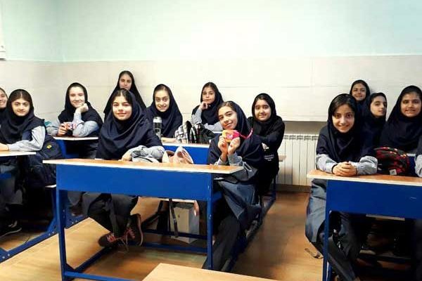 تشویق و تجربه‌های تازه ما را به درس علاقه‌مندتر کرد