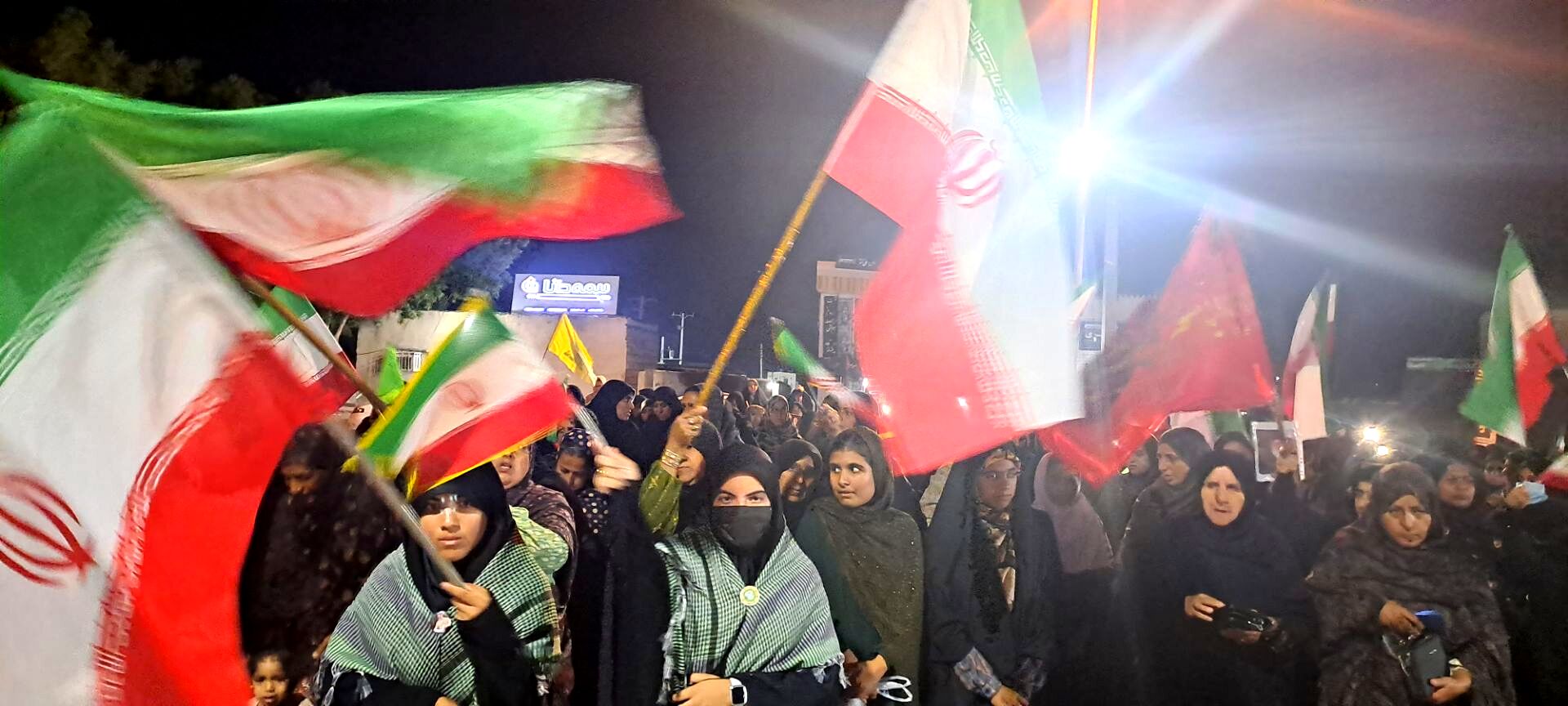 تداوم تجمعات شبانه رودخانه با حضور مدیرکل آموزش و پرورش هرمزگان