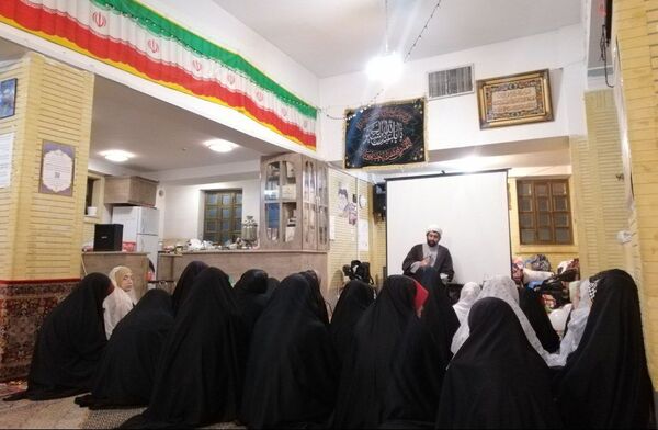 اعتکاف دختران در قاب مسجد امام محمد باقر (ع) تبریز