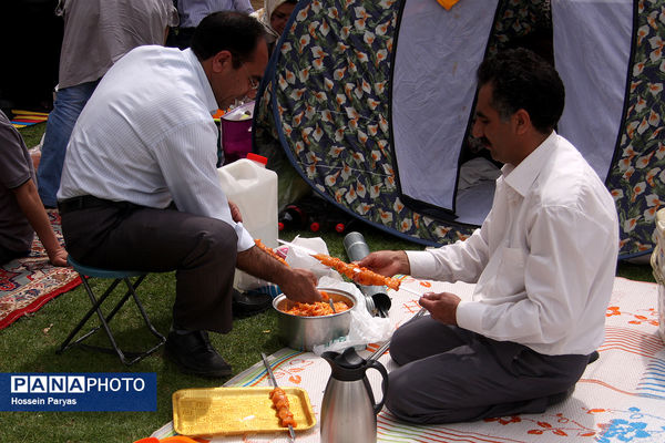 ۱۳ فروردین روز دوستی با طبیعت