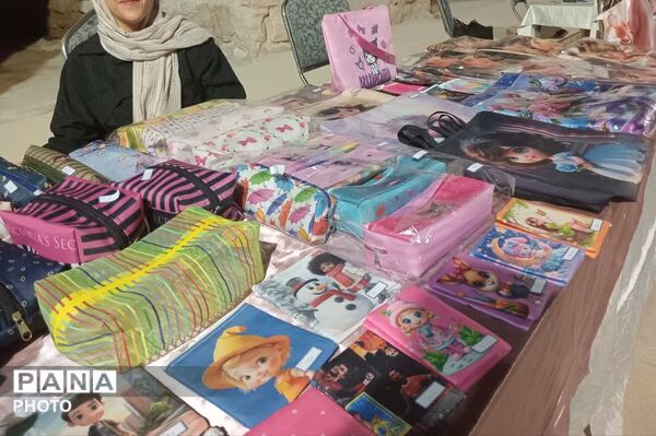 نمایش آثار هنری و مشاغل خانگی در کاروانسرای زکی‌خانی زرقان