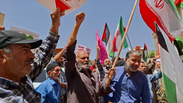 راهپیمایی ضدصهیونیستی مردم روستای فردو