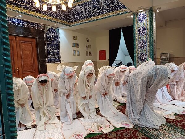 برگزاری جشن تکلیف دانش‌آموزان دبستان گلهای‌شادی ناحیه ۲ کرج