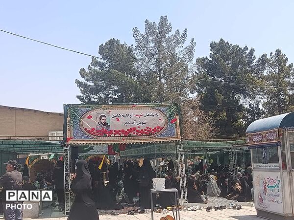 اردوی زیارتی دانشجومعلمان قم در مرقد امام و بیت رهبر شهید