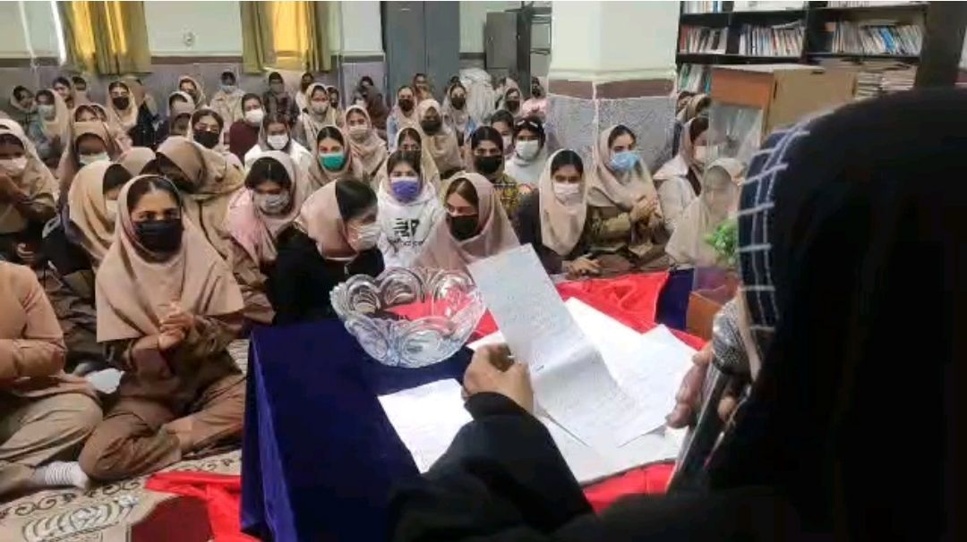 گرامیداشت روز مادر در دبیرستان حضرت آسیه (س)  