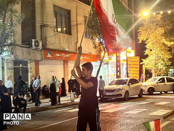 حضور باشکوه مردم کرج در نود و نهمین شب از تجمعات مردمی