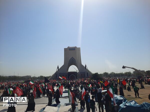 وداع باشکوه ملت با رهبر انقلاب و تشییع پیکر پاک و مطهر ایشان