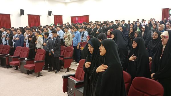 نشست صمیمی جوانان با حضرت آیت الله نورمفیدی