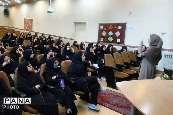  همایش‌های هدایت تحصیلی با محوریت معرفی هنرستان‌های فنی و کاردانش در ناحیه یک شهرری