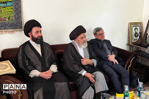آیین تقدیر از اعضای ستاد نماز جمعه فیروزکوه با حضور مدیر دفتر نمایندگی شورای سیاست‌گذاری ائمه جمعه استان تهران