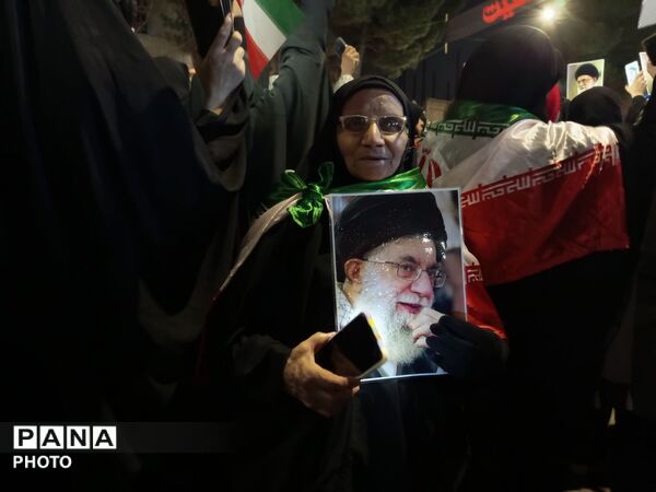 حرکت دسته عزاداری درسومین شب شهادت امام خامنه ای از پنجراه تا مسجد جامع