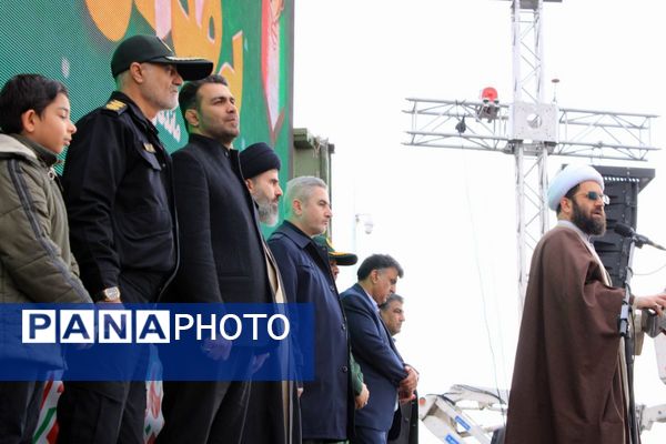 حضور گسترده اقشار مختلف مردم پردیس در راهپیمایی ۲۲ بهمن