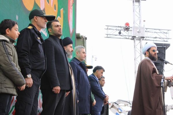حضور گسترده اقشار مختلف مردم پردیس در راهپیمایی ۲۲ بهمن