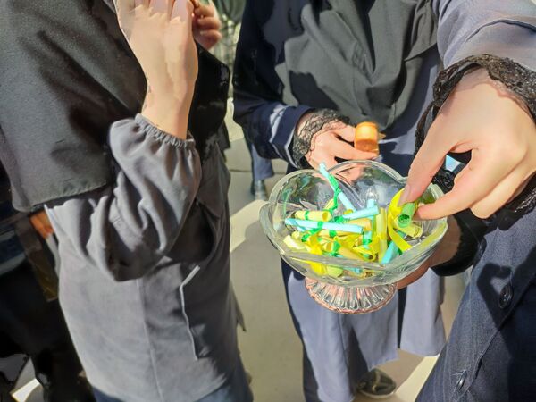 جشن نیمه شعبان  و دهه فجر در دبیرستان شهید  مرتضی مطهری (عترت) 