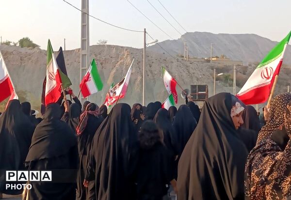 برگزاری آیین زنجیرزنی با حضور هیئت‌های مذهبی در شهر رویدر