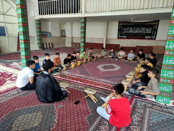 کلاس‌های قرآن کریم در مسجد امام علی (ع) ده‌محسن 