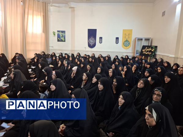 جلسه انجمن اولیا و مربیان در دبستان هیات امنایی قرآنی مبین شهرستان شیروان