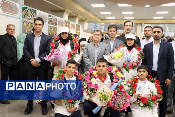 مراسم استقبال از دانش‌آموزان مدال‌آور و افتخارآفرینان المپیک دانش‌آموزی صربستان در فرودگاه بین المللی بوشهر 