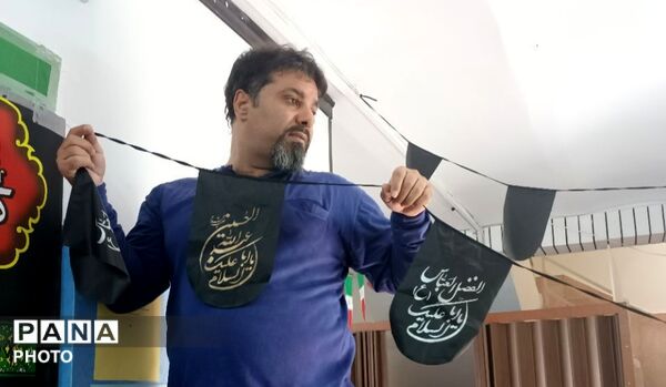 دبستان معراج منطقه ۱۰ تهران میزبان زائران مراسم تشییع رهبر شهید 
