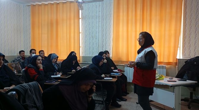 کارگاه آموزشی کمک‌های اولیه مربیان جدیدالورود سازمان دانش‌آموزی ناحیه 2 کرج و شهرستان فردیس 