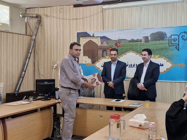 نشست خبری مدیر آموزش و پرورش شهرستان دهقان با اصحاب رسانه به میزبانی خبرگزاری پانا
