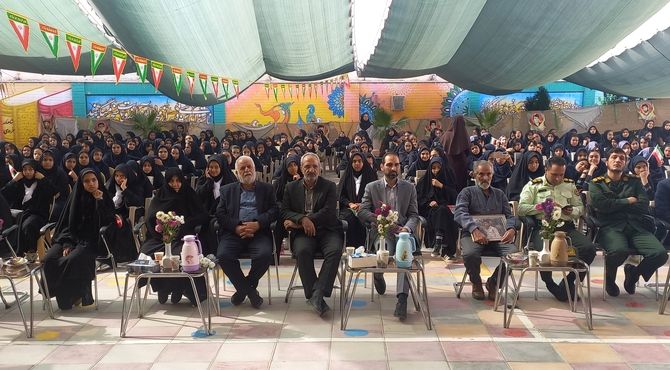 مراسم یادواره شهید احمدرضا جهانبخش و نواختن زنگ ایثار و شهادت در دبیرستان دخترانه صارمیه ۱۰ ناحیه یک اصفهان