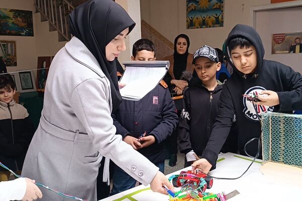 مسابقات رباتیک دانش‌آموزی به مناسبت هفته کانون ها 