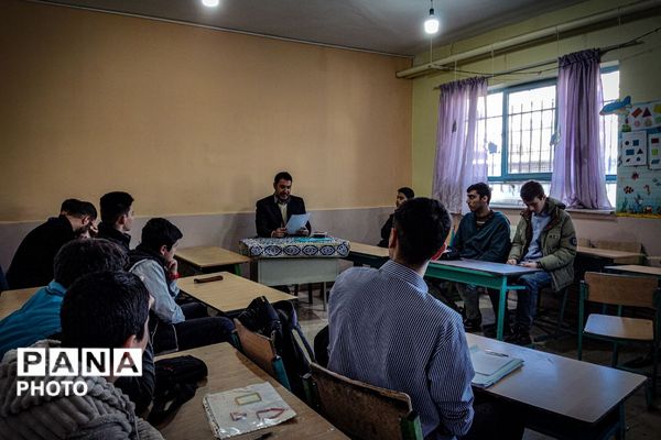 نور ایمان و رقابت؛ مسابقات قرآن، عترت و نماز دانش‌آموزان پسر در منطقه کهریزک 