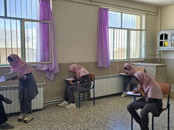 ششمی‌های دبستان کوثر حیدری در تکاپو امتحانات