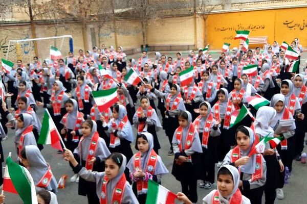جشن پیروری انقلاب اسلامی در دبستان شهید آقچه‌لو رباط‌کریم