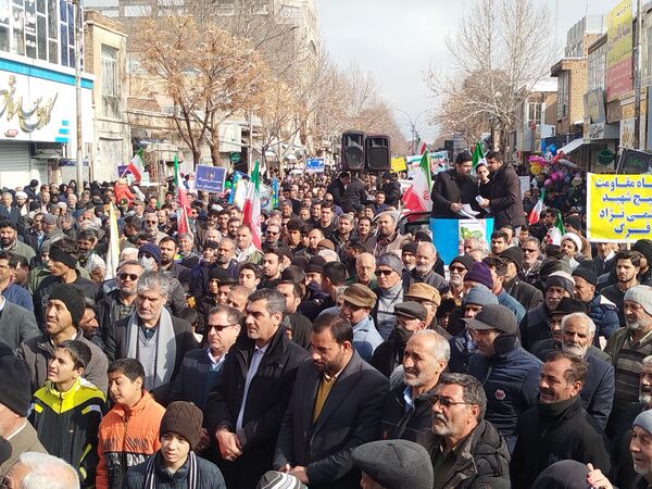 راهپیمایی ۲۲بهمن در شهرستان کاشمر با حضور پر رنگ مردم برگزار شد 