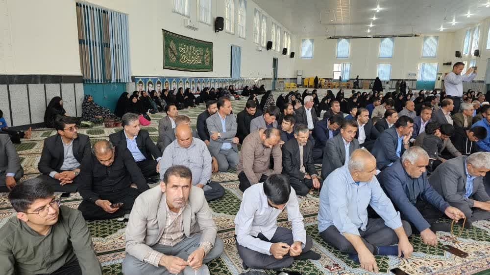 رسالت معلم فراتر از آموزش دروس است
