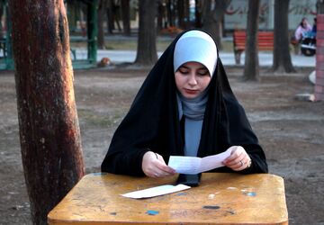 غم که می آید، او نزدیک‌تر میشود