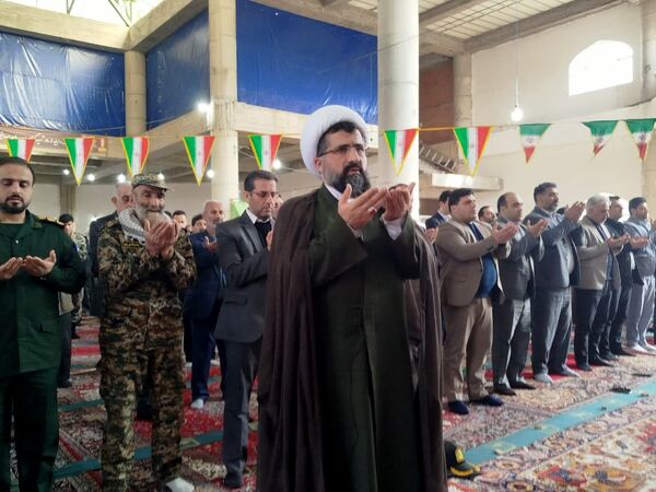گرامیداشت سالروز ورود امام خمینی به میهن در نماز جمعه گلوگاه 