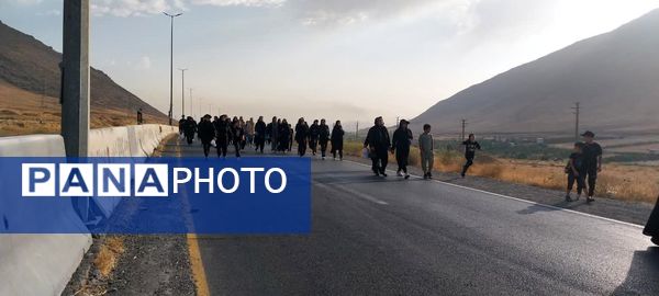 موکب «عشاق الحسین(ع)» در مسیر پیاده‌روی جاماندگان اربعین شازند 