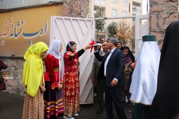  آیین افتتاح جشنواره ماها و ایران‌مون در دبیرستان خدیجه کبری پردیس 