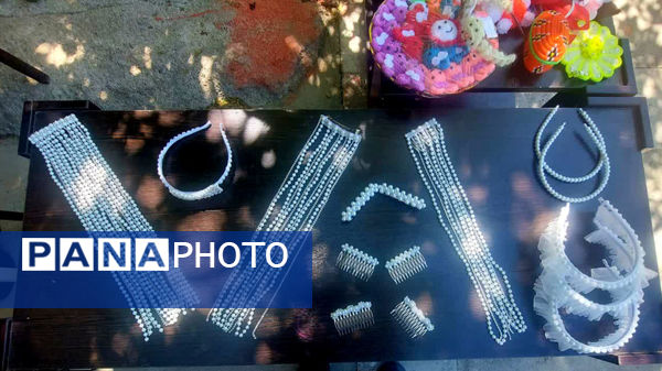 بازارچه دانش‌آموزی در مدرسه بنت‌الهدی یاسوج به‌مناسبت هفته مشاغل